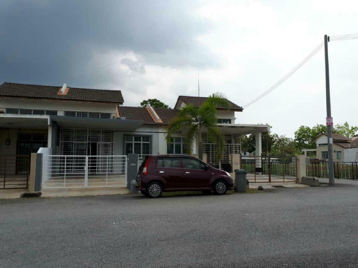 Lindanazri Homestay Mitc Melaka Exterior foto